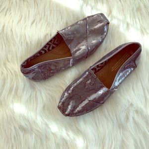Silver/Gray sparkly Toms size 7